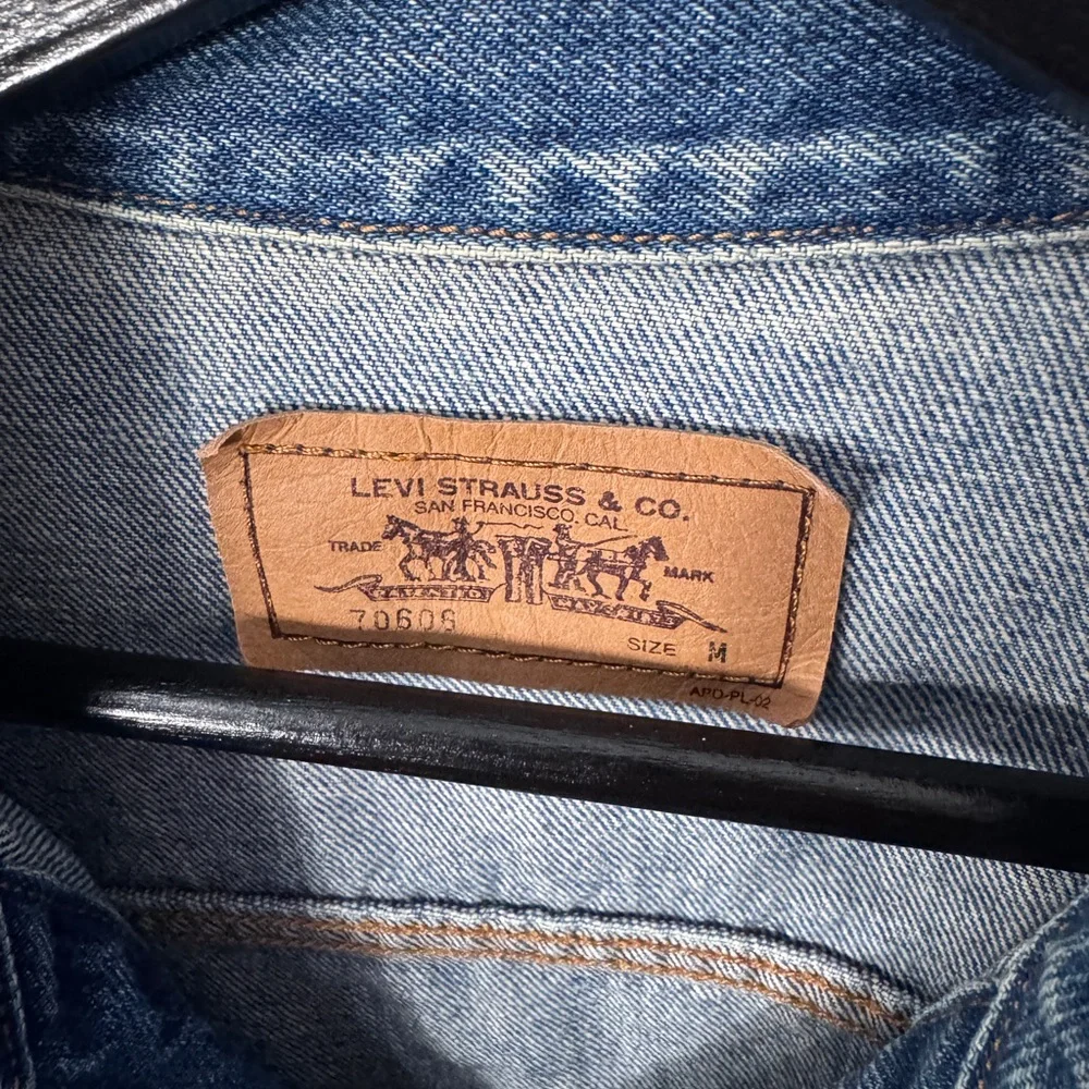 Levi's Classic Blue Denim Jacket - Picture 3 of 3